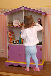 Этажерка для книг-домик для кукол.