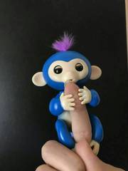 Интерактивная игрушка обезьянка Fingerlings Baby Monkey оптом из Китая